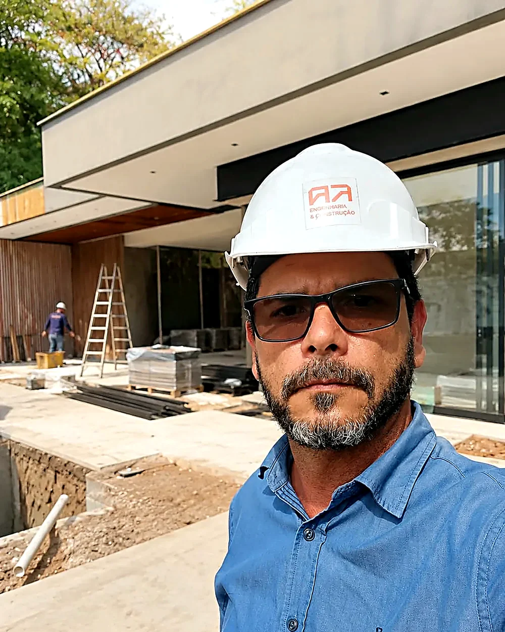 Tercio Nunes de Araújo, responsável técnico da A&R Engenharia e Construção, em obra