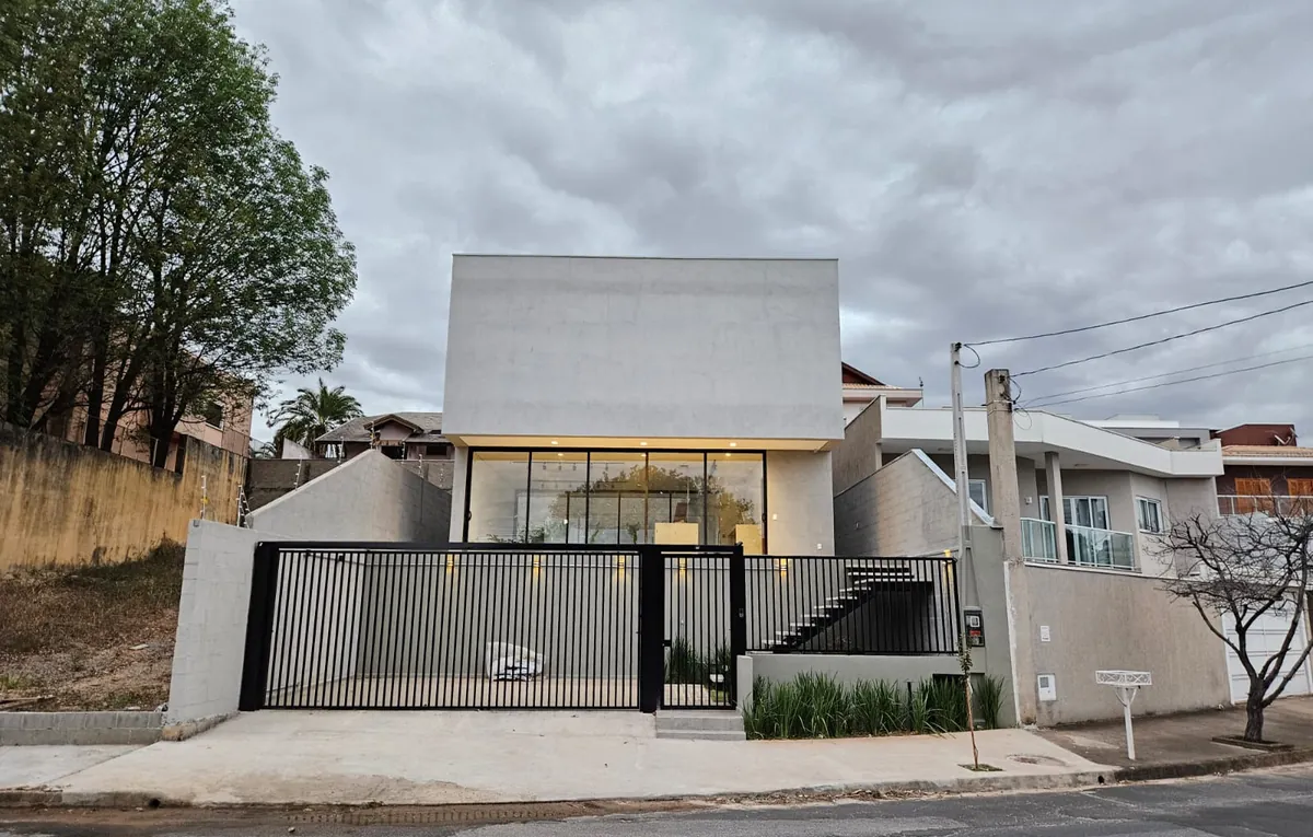 Residência contemporânea executada pela A&R Engenharia e Construção